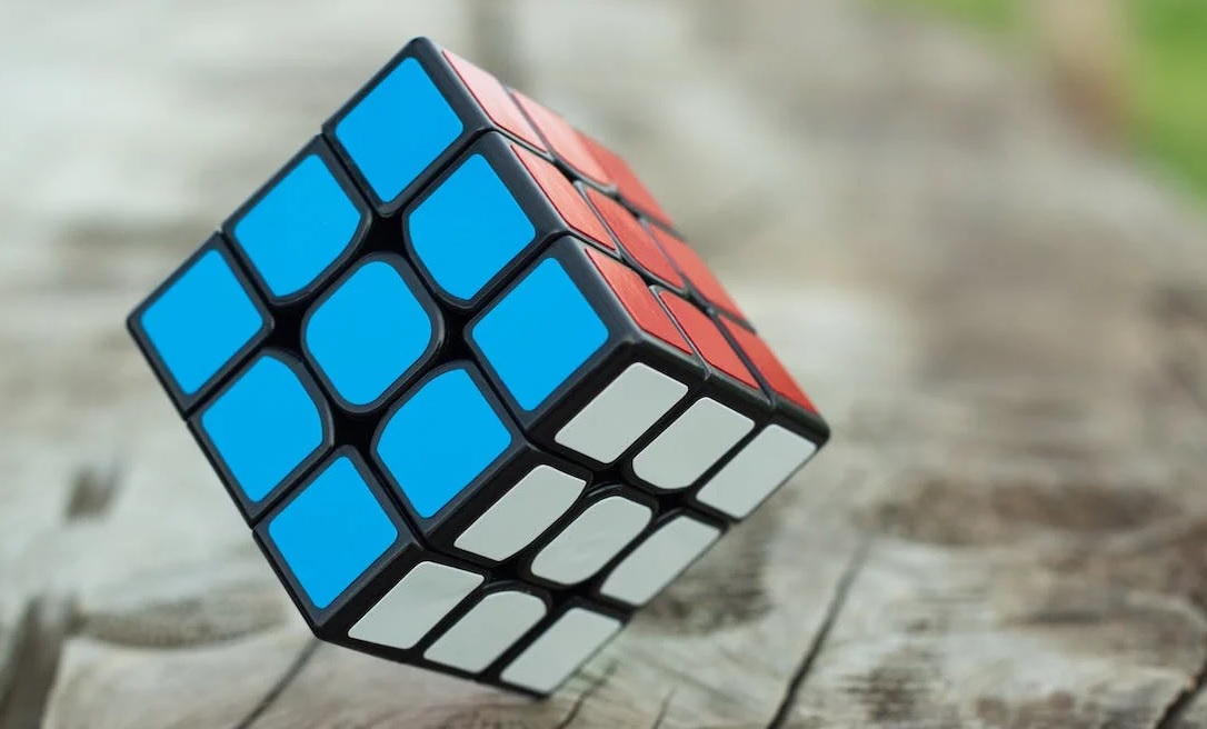 Solving Rubik Cube Puzzle